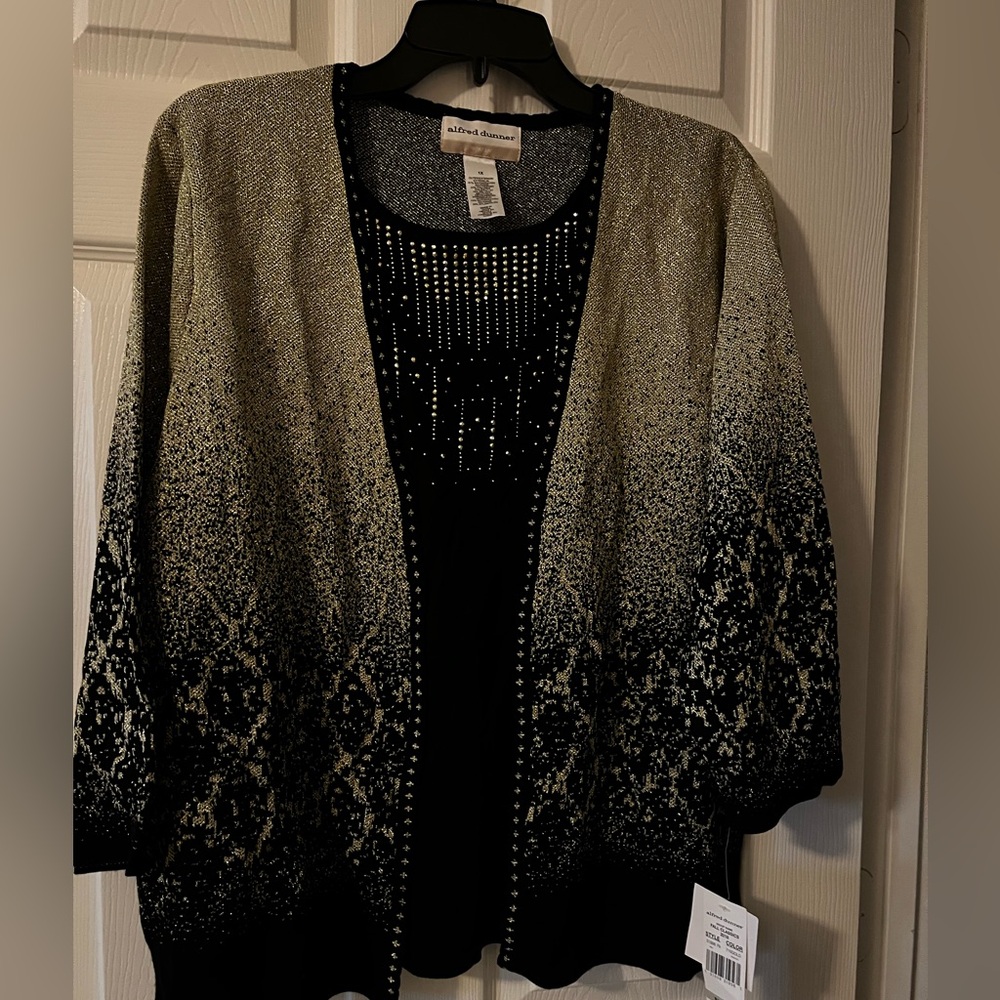 Sweater top - tags still on it - never worn